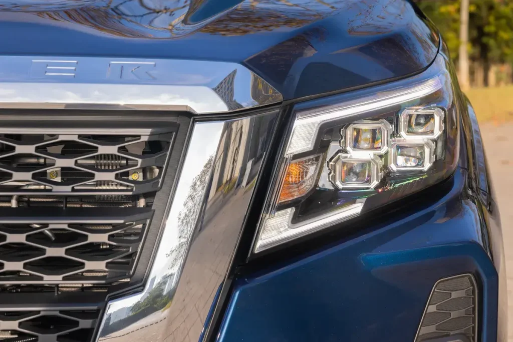 Nissan Frontier Platinum 2778