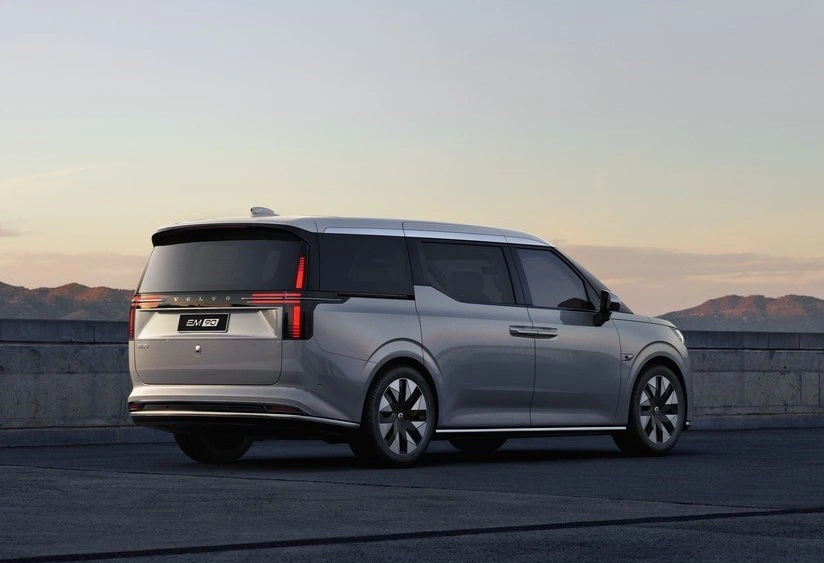Volvo Em90 2025 (4)