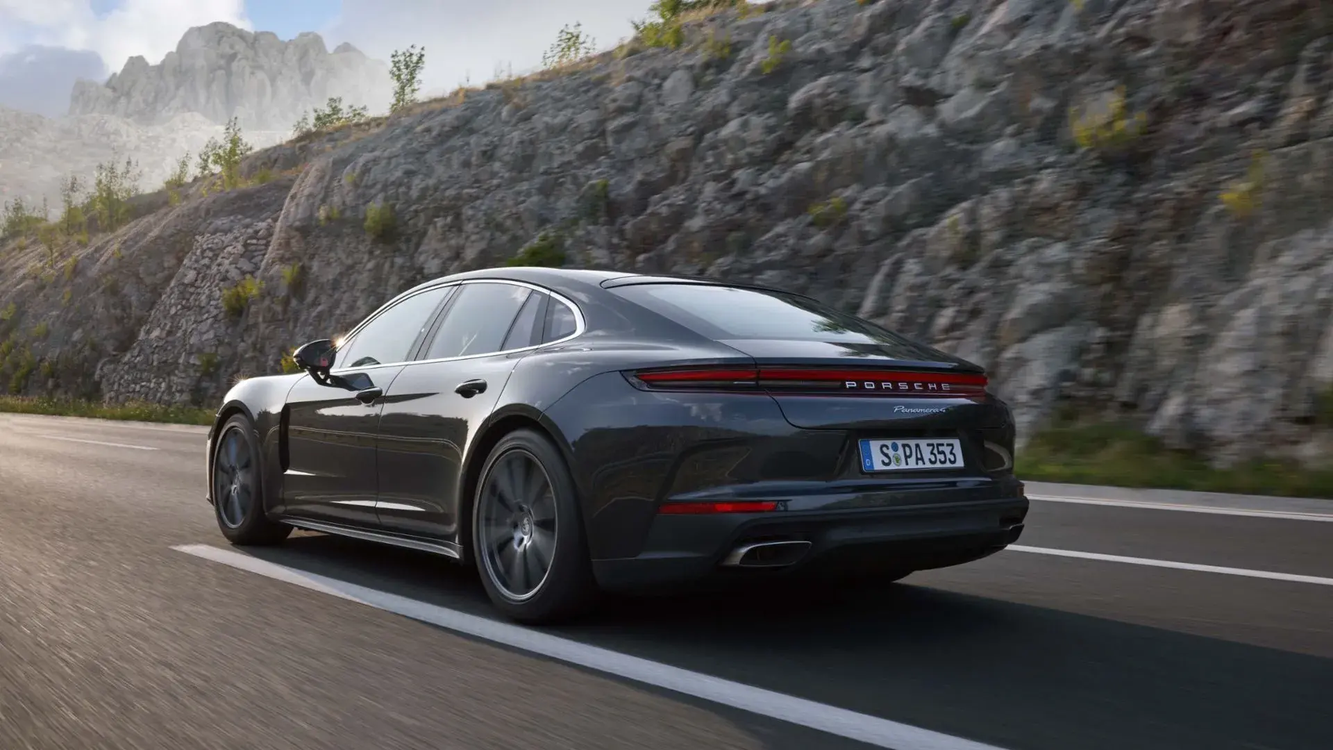 Porsche Panamera 2024 4
