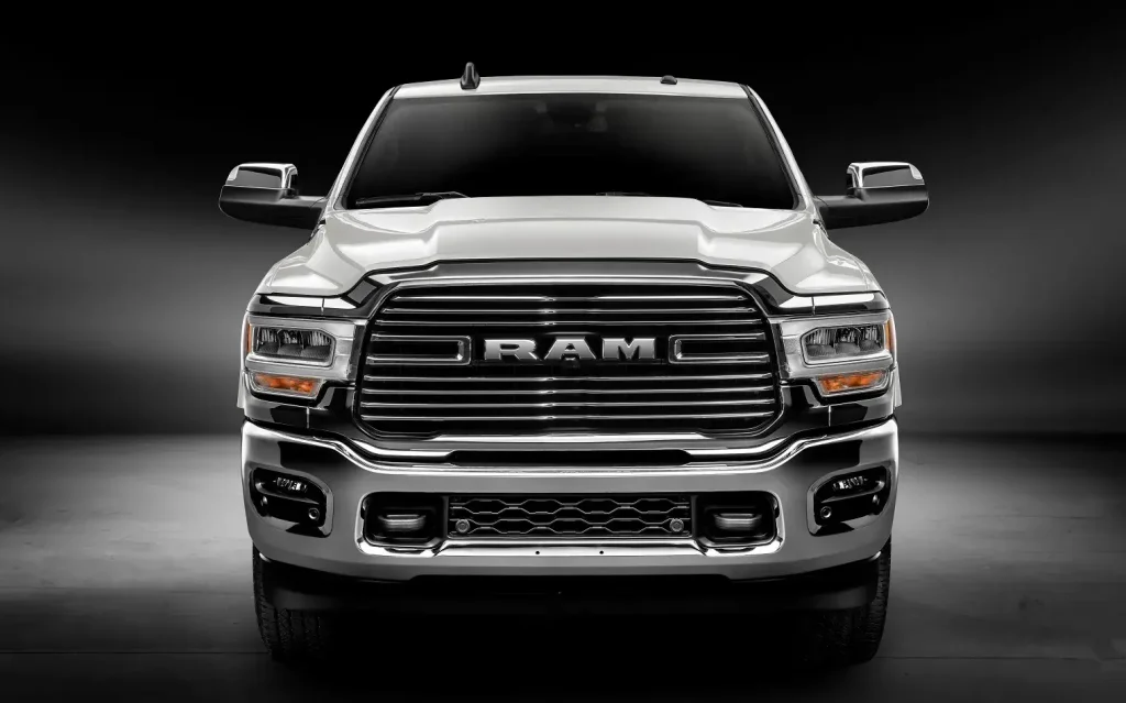 Ram 2500 Laramie 2022 3 picapes