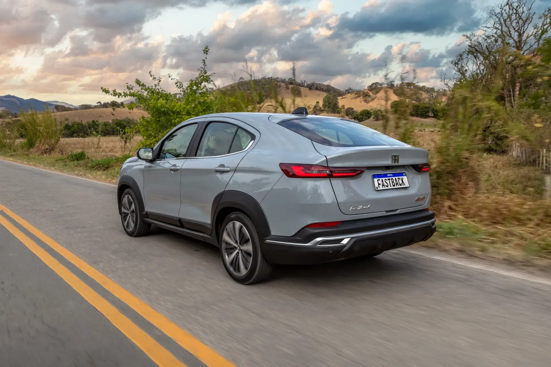 Fiat Fastback Audace Hybrid tem desconto e fica mais barato que Polo Highline