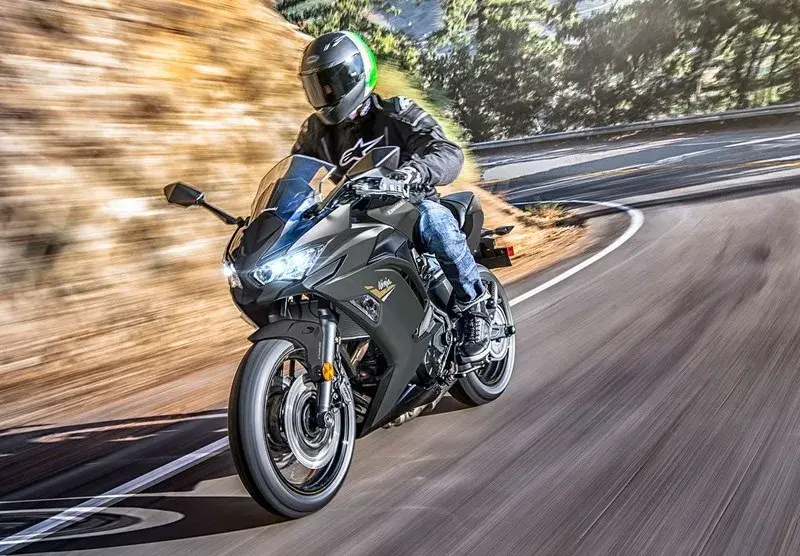Kawasaki Ninja 650 4