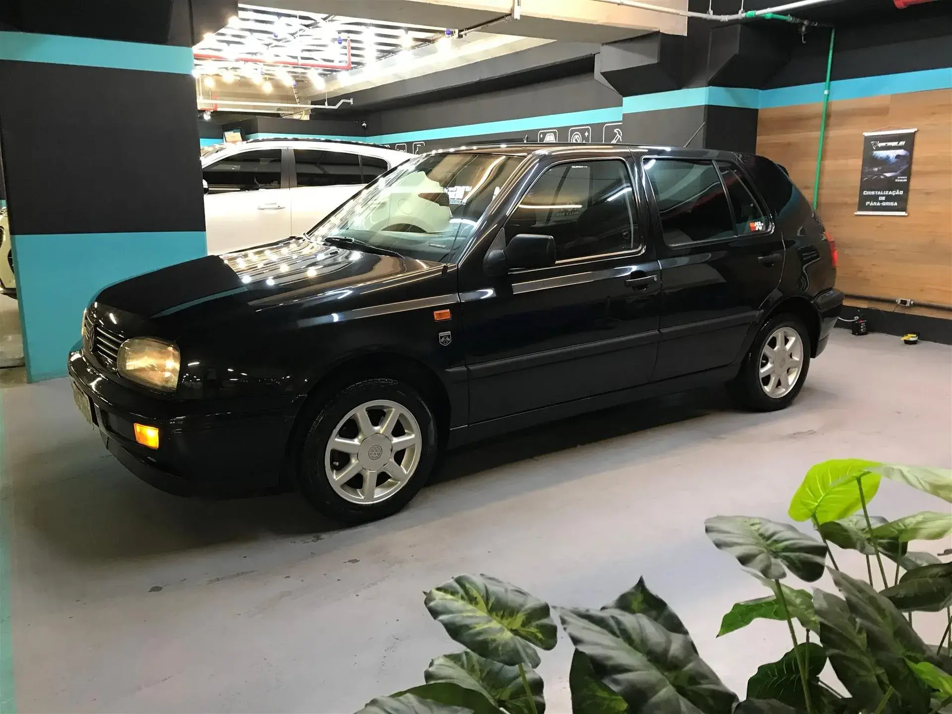 Volkswagen Golf 1.8 Mi Gl 8v Gasolina 4p Manual Wmimagem21150204536