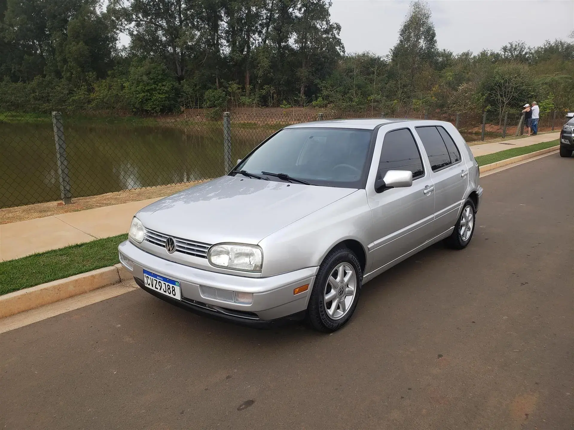 Volkswagen Golf 2.0 Mi Glx 8v Gasolina 4p Manual Wmimagem13533646210