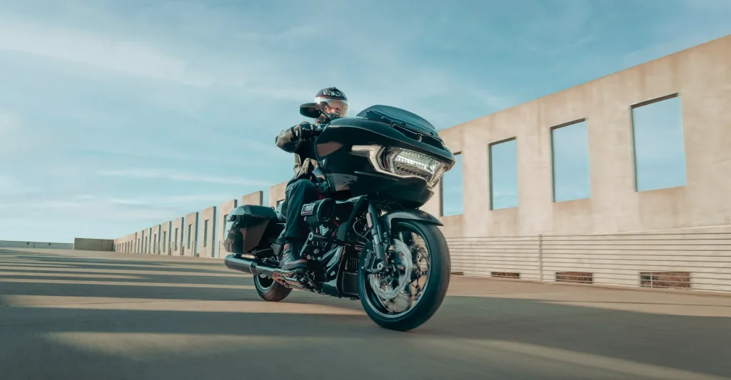 Harley Davidson Road Glide St Cvo 0