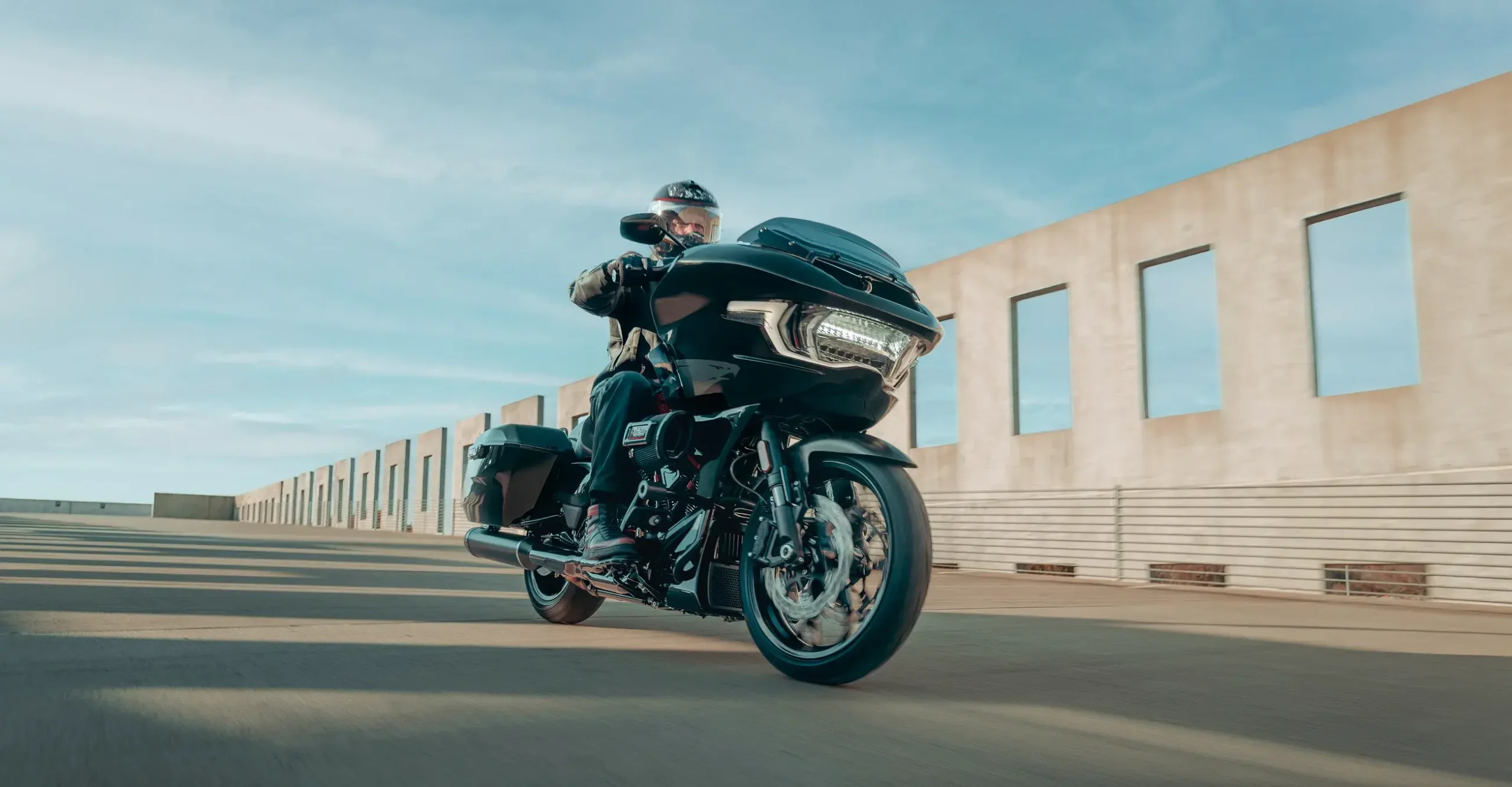 Harley Davidson Road Glide St Cvo 0