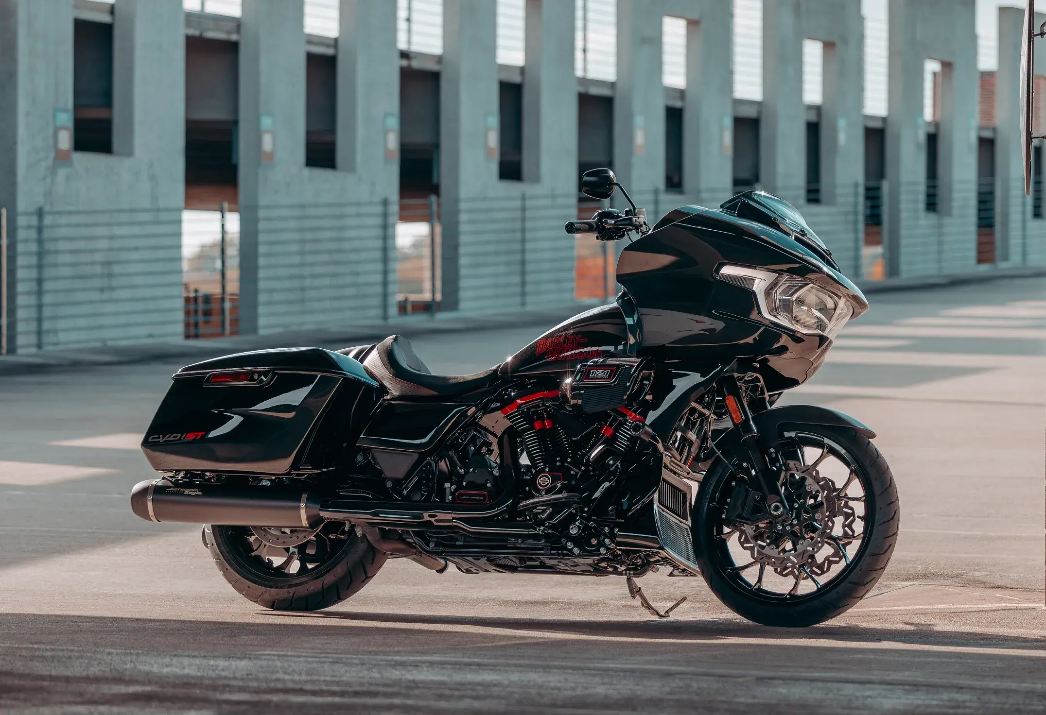 Harley Davidson Road Glide St Cvo 3
