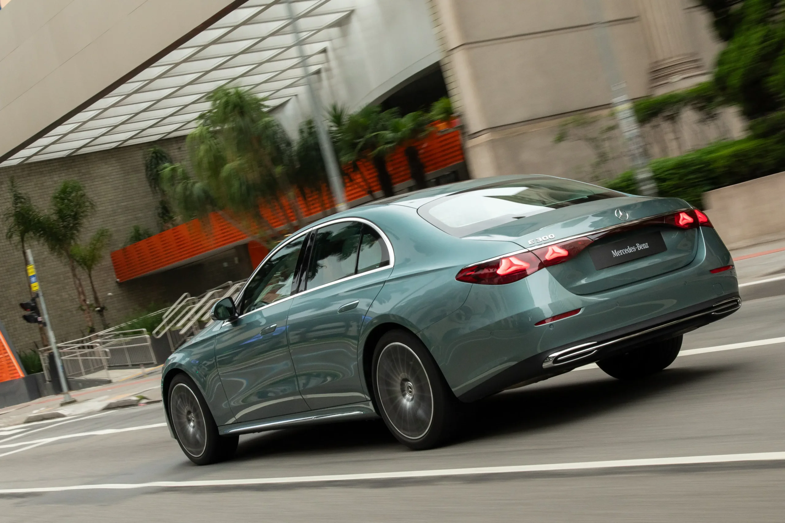 Mercedes E 300 Exclusive 1