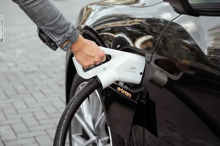 Entenda as diferenças entre cada tipo de carregador de carro elétrico