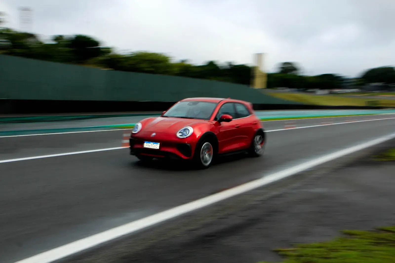 Já dá para viajar de carro elétrico pelo Brasil?