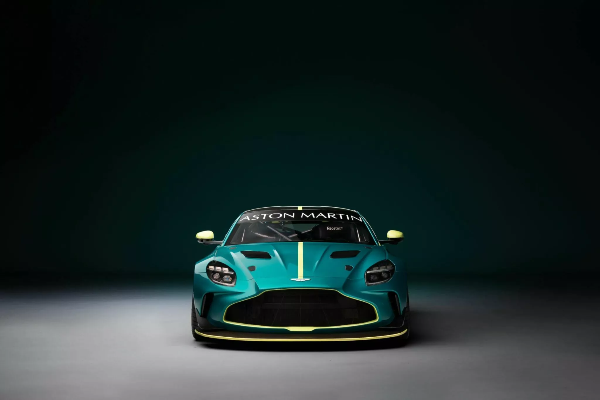 Aston Martin Vantage Gt4 1