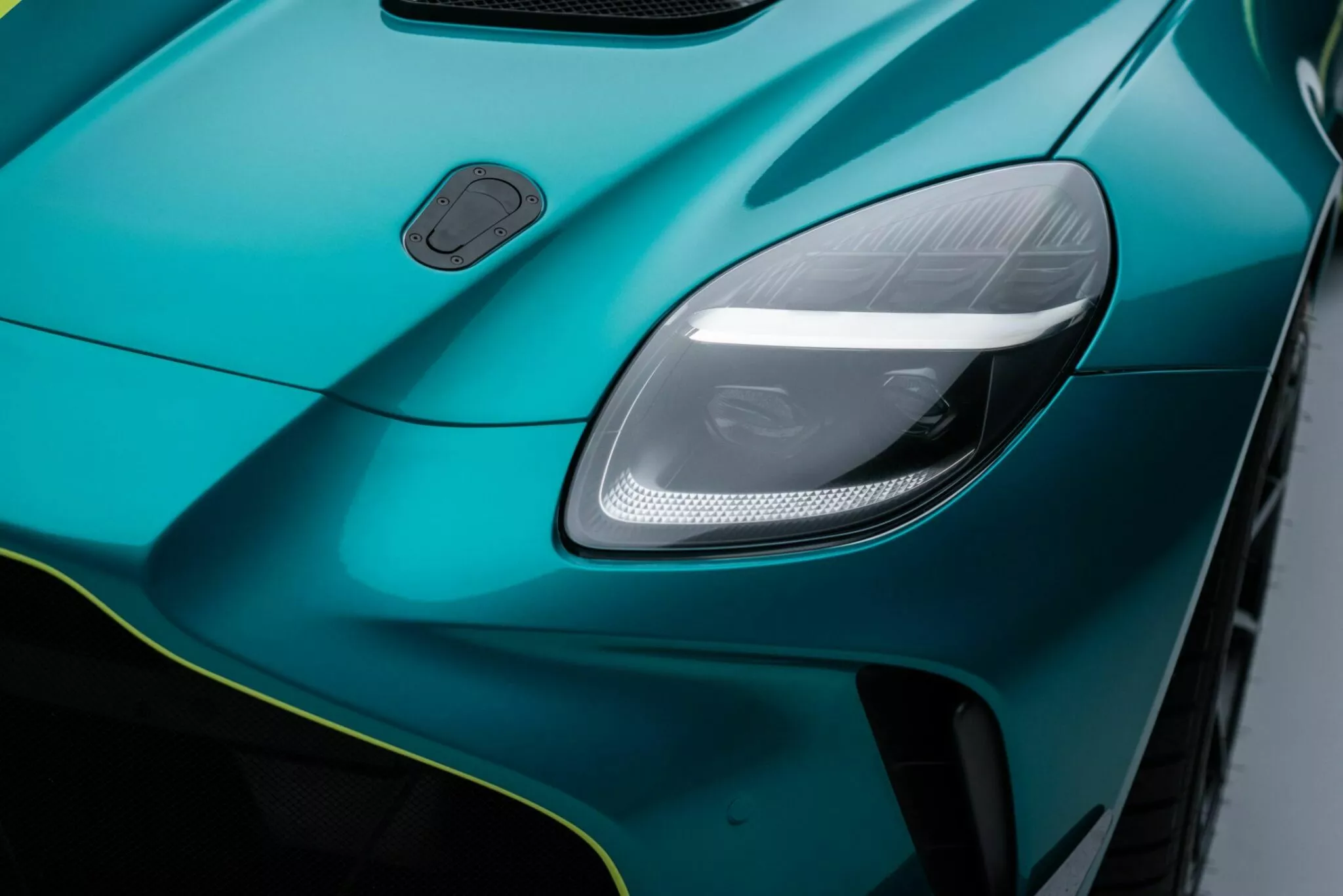 Aston Martin Vantage Gt4 6