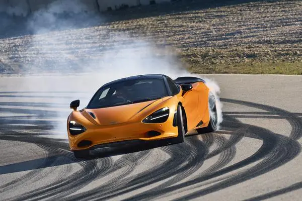 421635 1056393 R 14901 Mclaren750scoup Web (1)