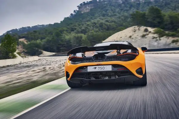 421635 1056395 R 14905 Mclaren750scoup Web