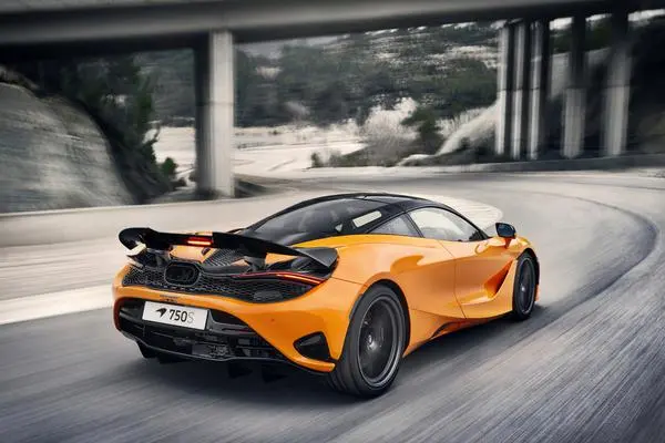421635 1056396 R 14921 Mclaren750scoup Web