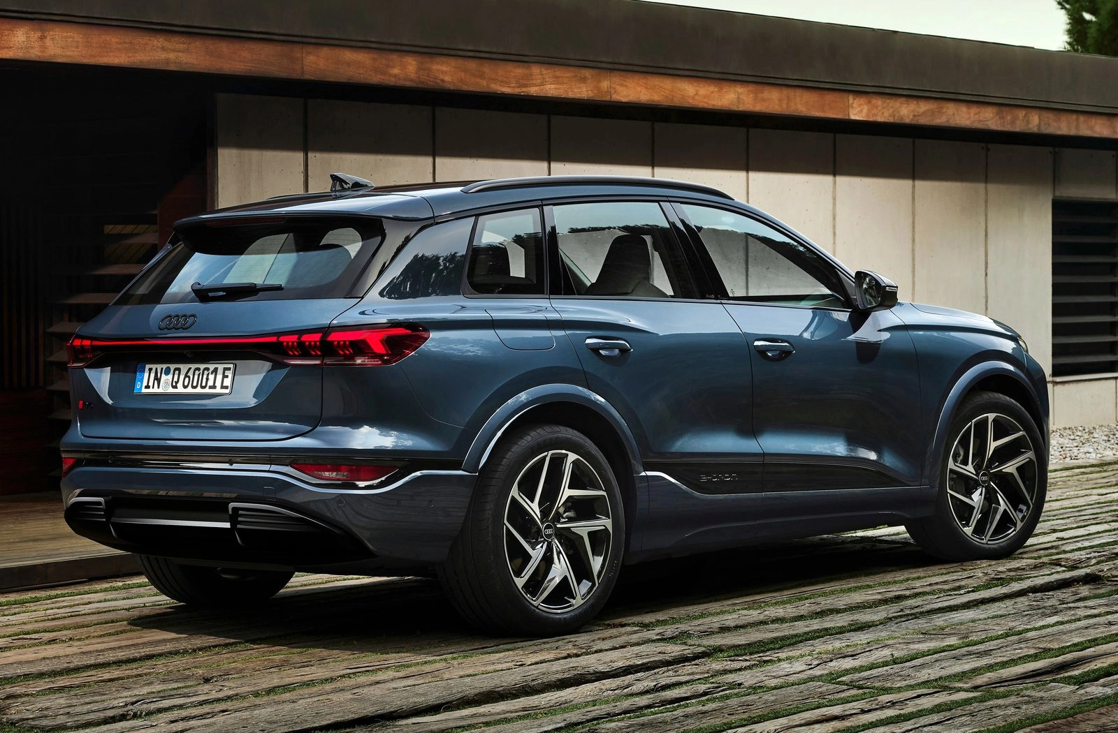 Audi Q6 Traseiraw