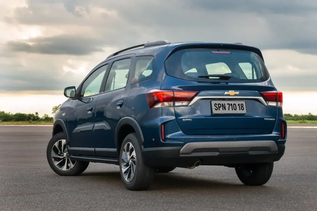 Entre os carros usados com porta-malas gigantes, a Chevrolet Spin merece destaque especial