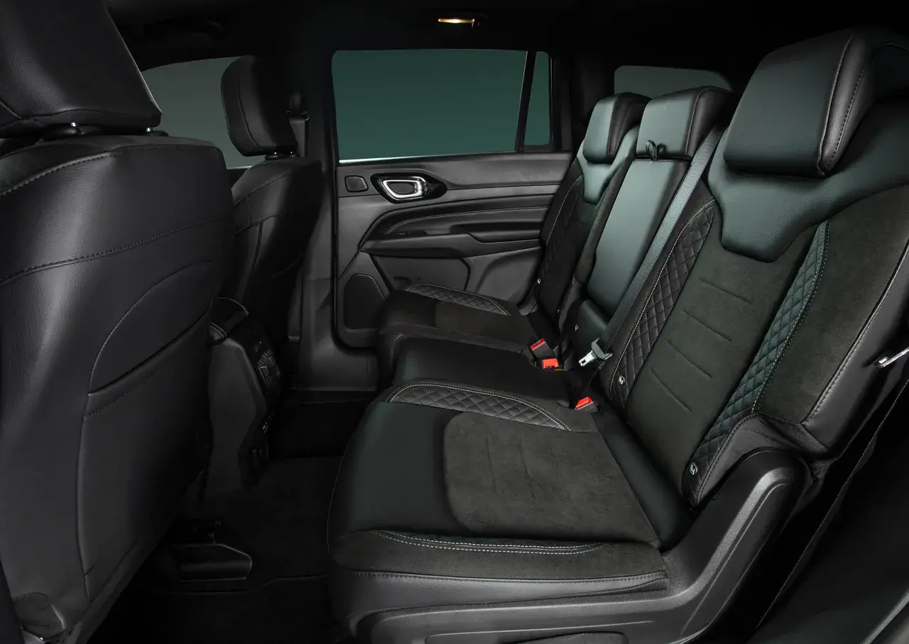 Jeep Commander Blackhawk 2025 (8)