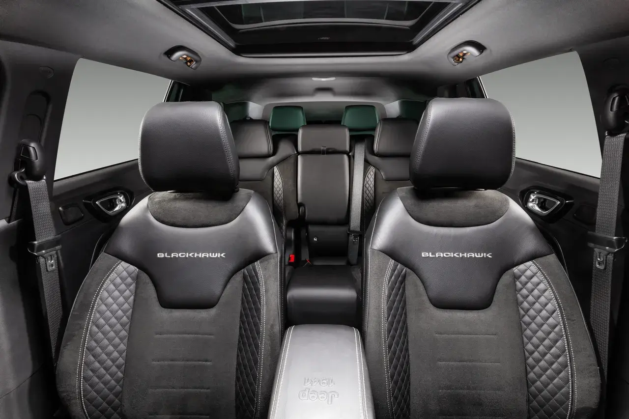Jeep Commander Blackhawk 2025 (10)