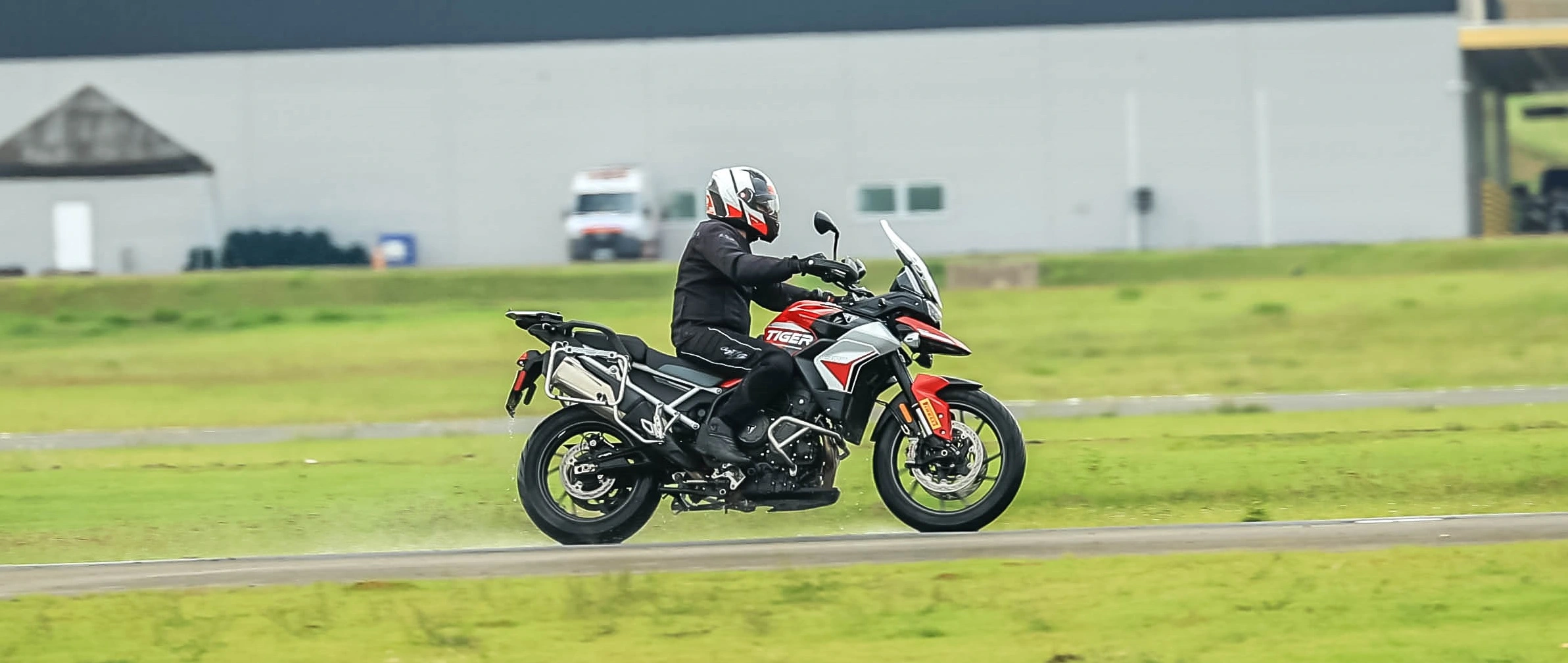 Triumph Tiger 900 (1)