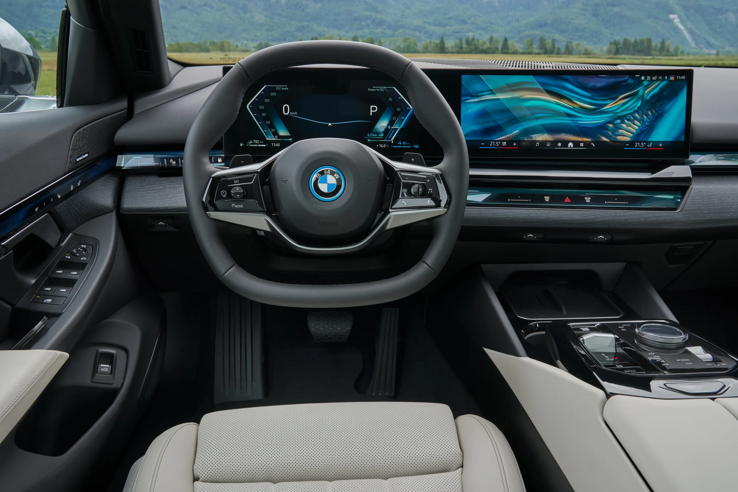 P90524333 Highres The New Bmw 530e Int