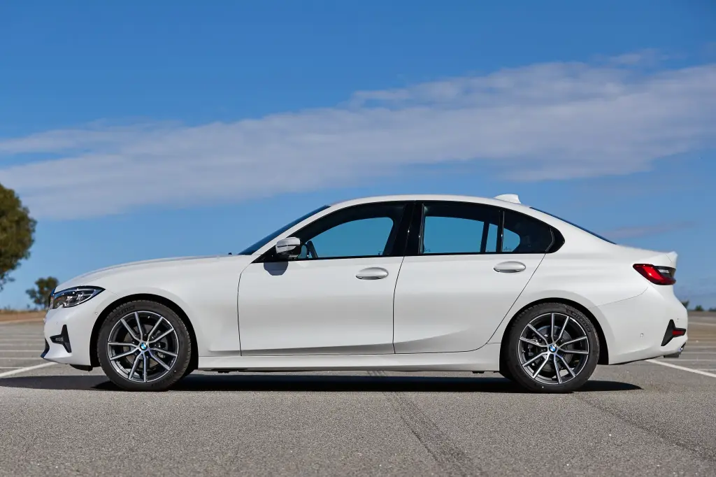 Bmw 320i 2020 (1)