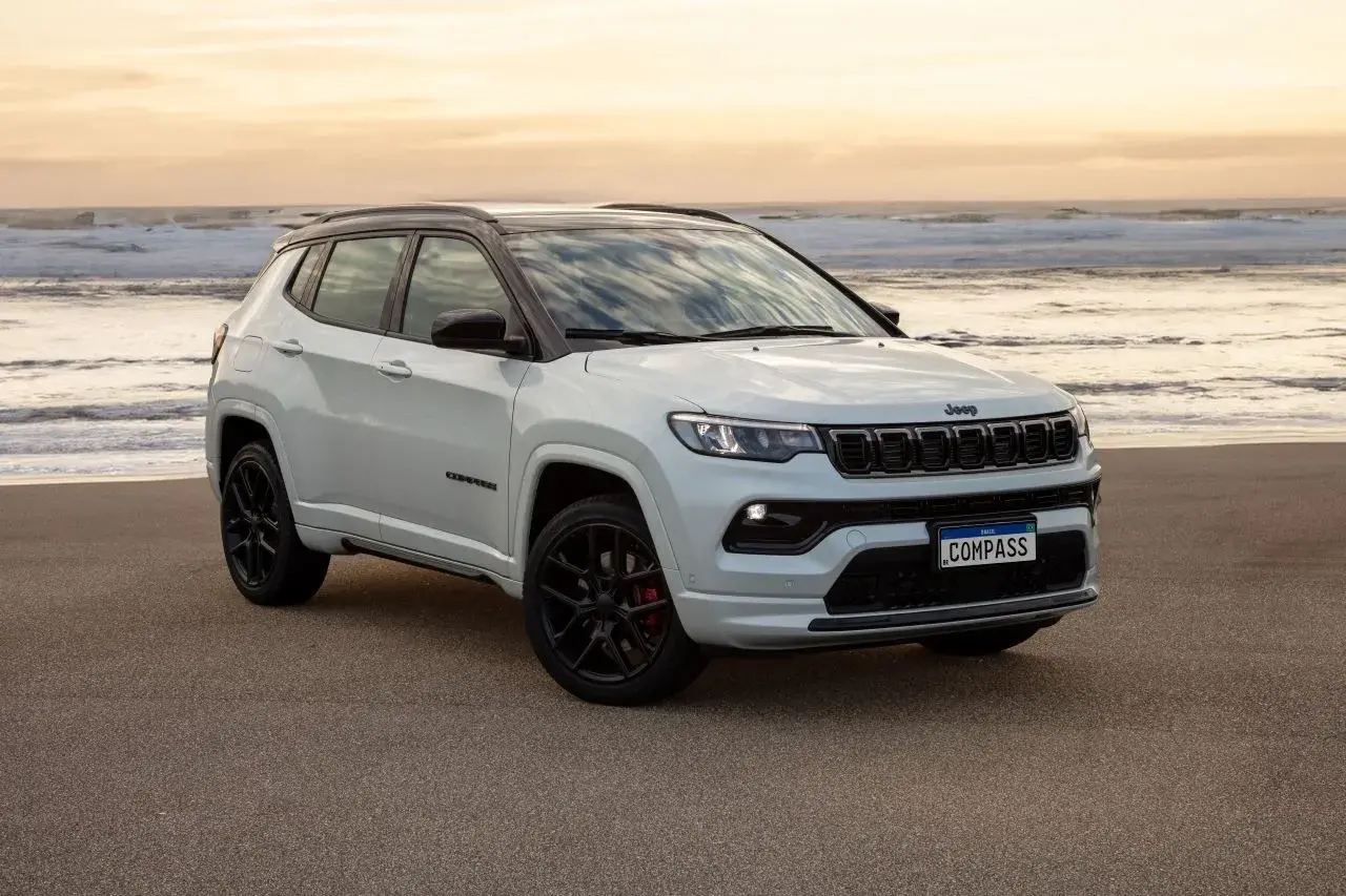 Jeep Compass Blackhawk tem aptidão para o fora de estrada