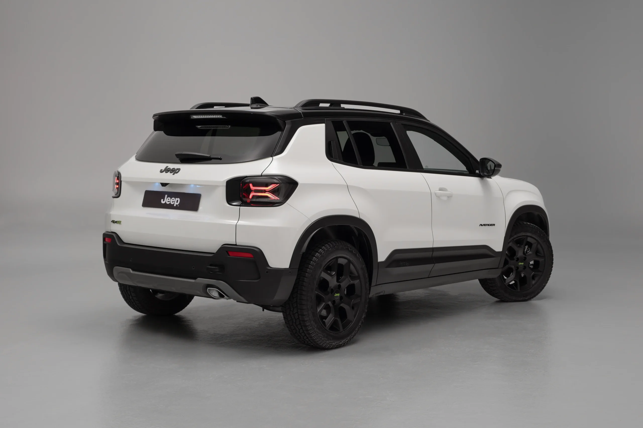 Jeep Avenger tem como carta na manga o peso da marca no segmento de SUVs