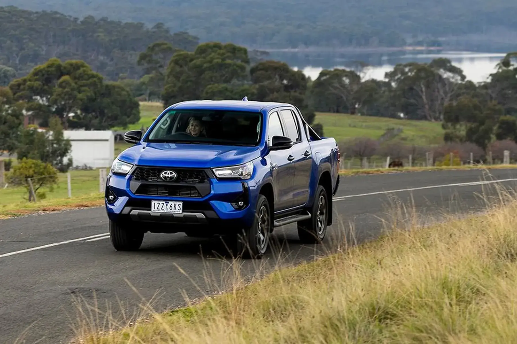Toyota Hilux Híbrida (17)