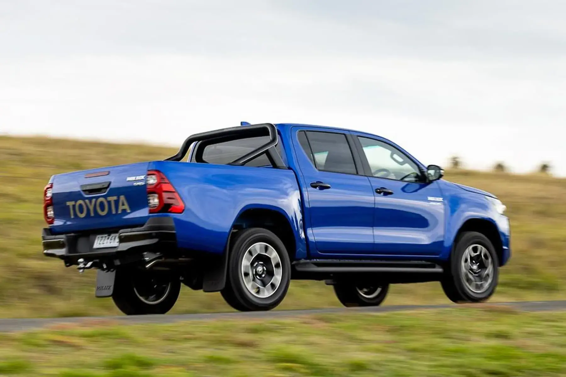 Toyota Hilux Híbrida (20)
