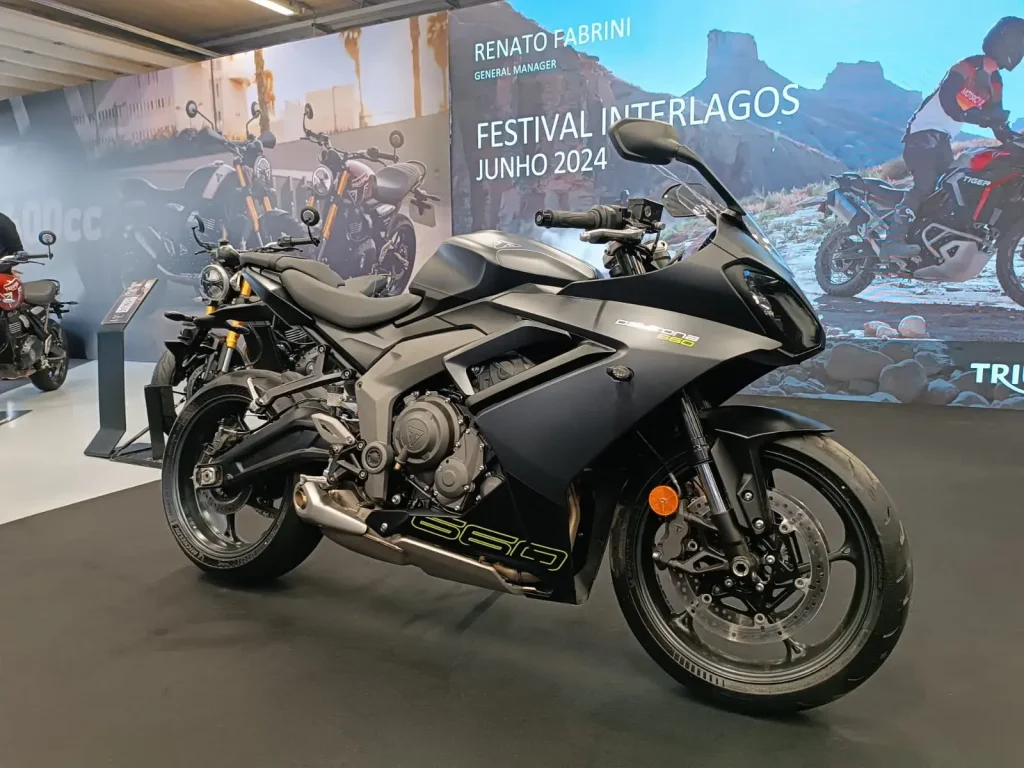 Quem prefere as esportivas tem na Triumph Daytona uma excelente opção
