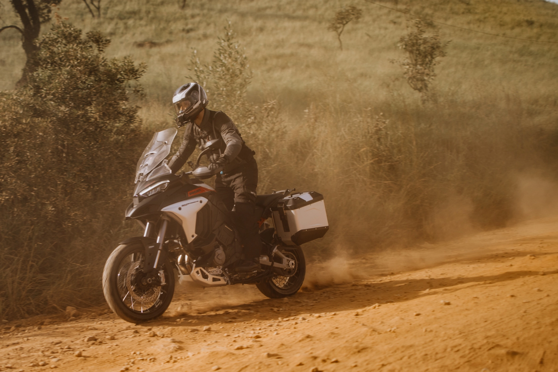 Testride Terra Ducati Multistrada V4 Rally Foto Matheus Triaquim