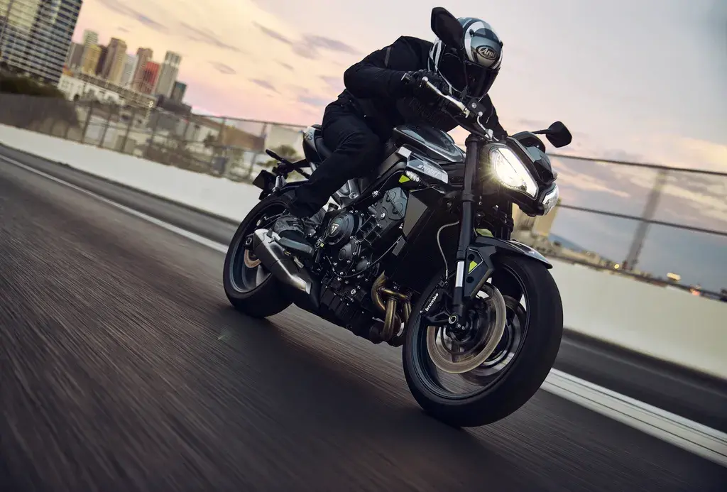 Triumph My23 Street Triple R Action 029