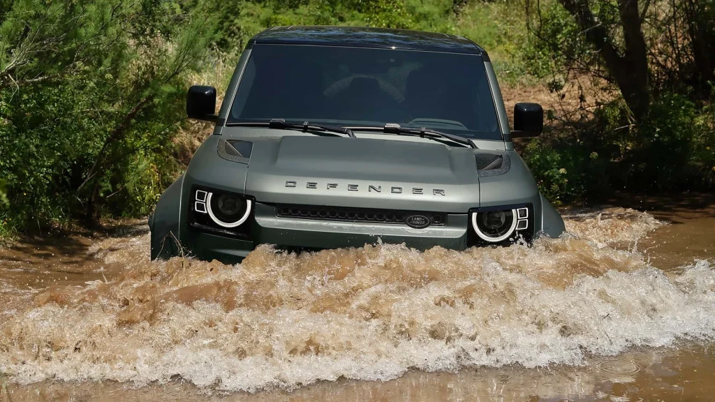 Land Rover Defender Octa 4