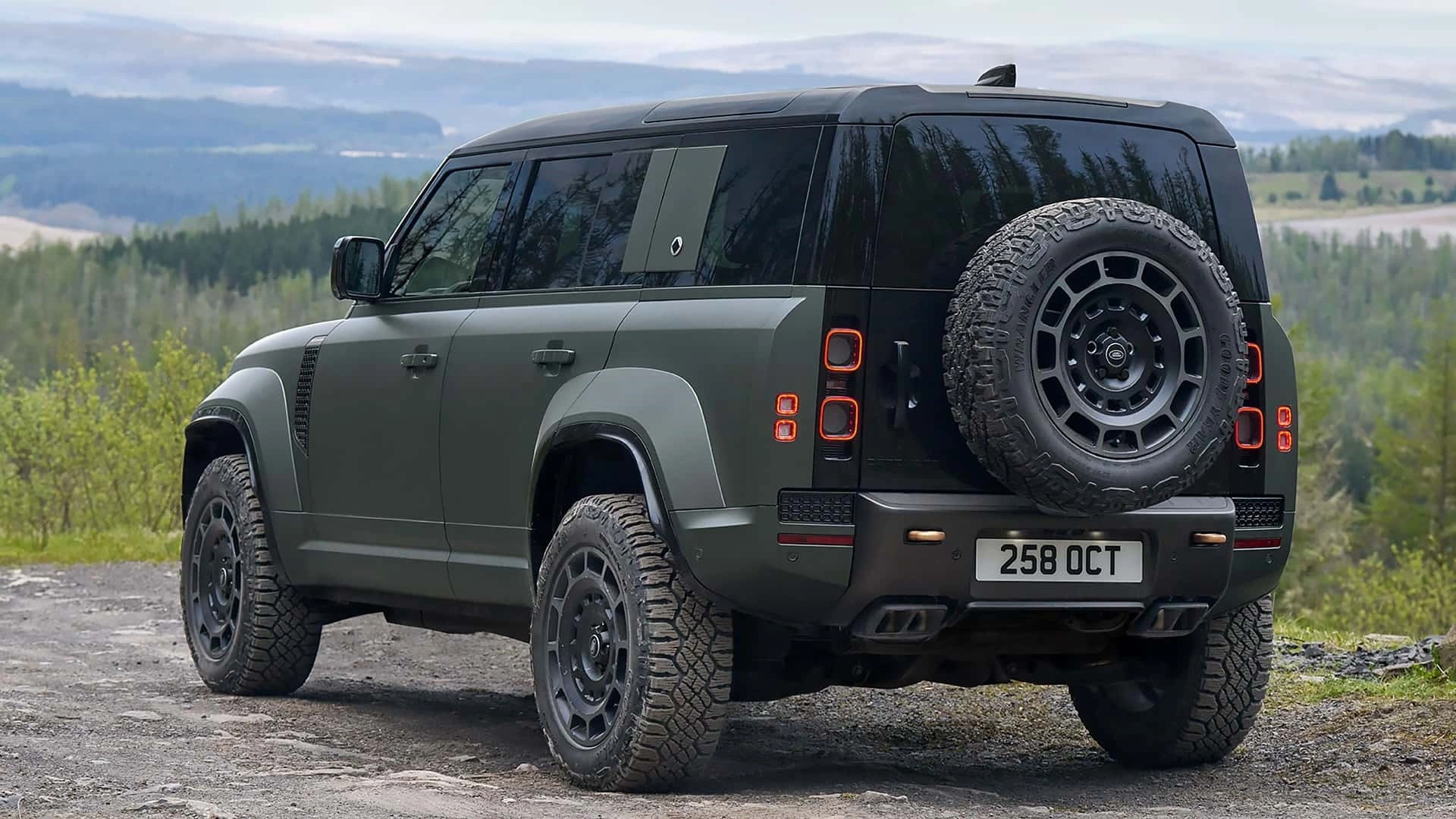 Land Rover Defender Octa 2