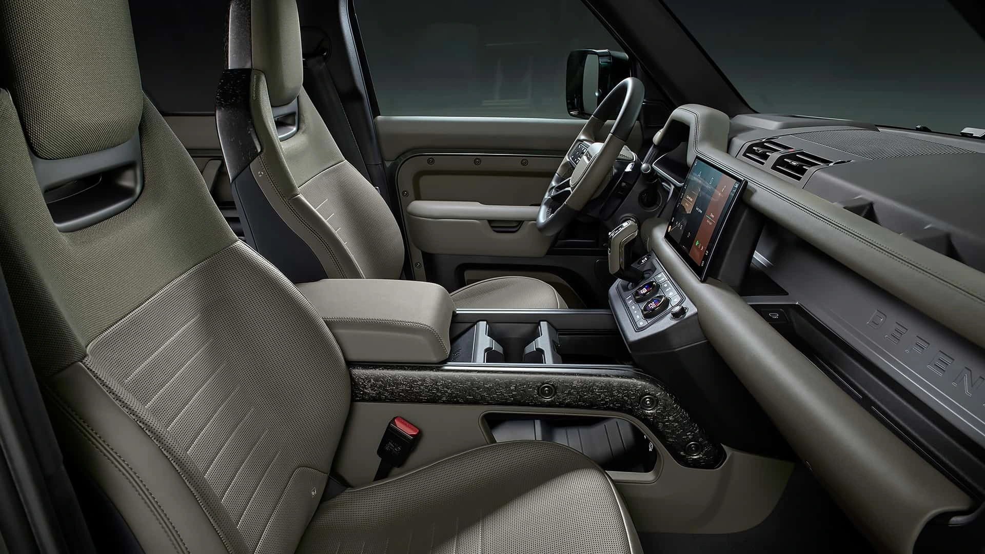 Land Rover Defender Octa 3