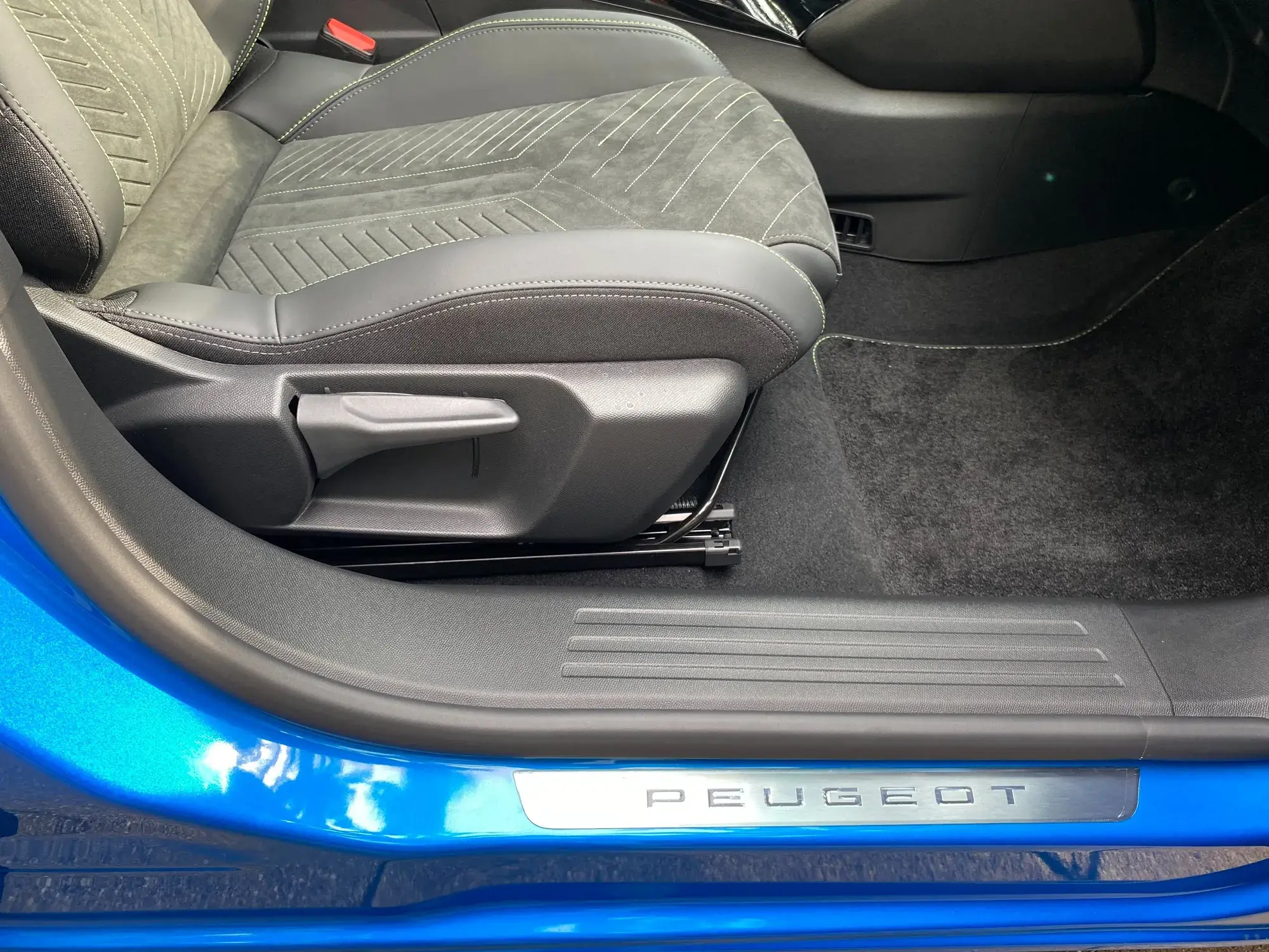 Peugeot e-2008