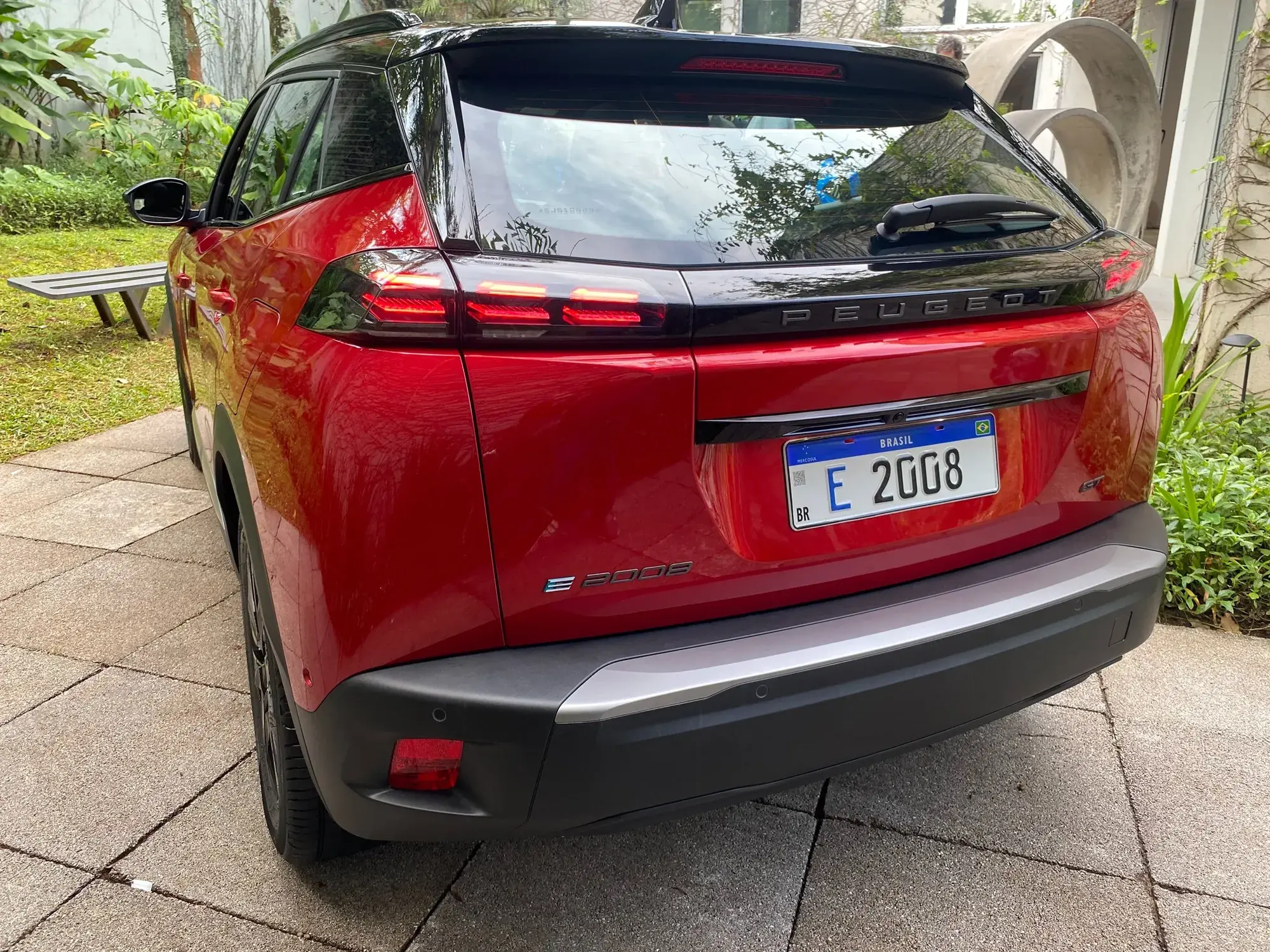 Peugeot e-2008