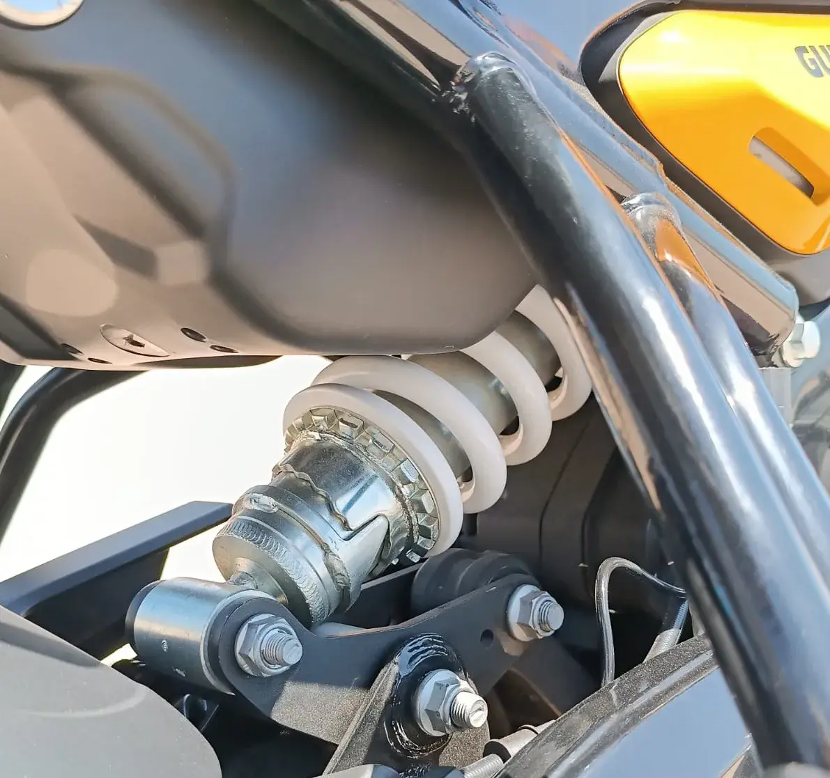 Royal Enfield Guerrilla 450 Suspensão Traseira (4)