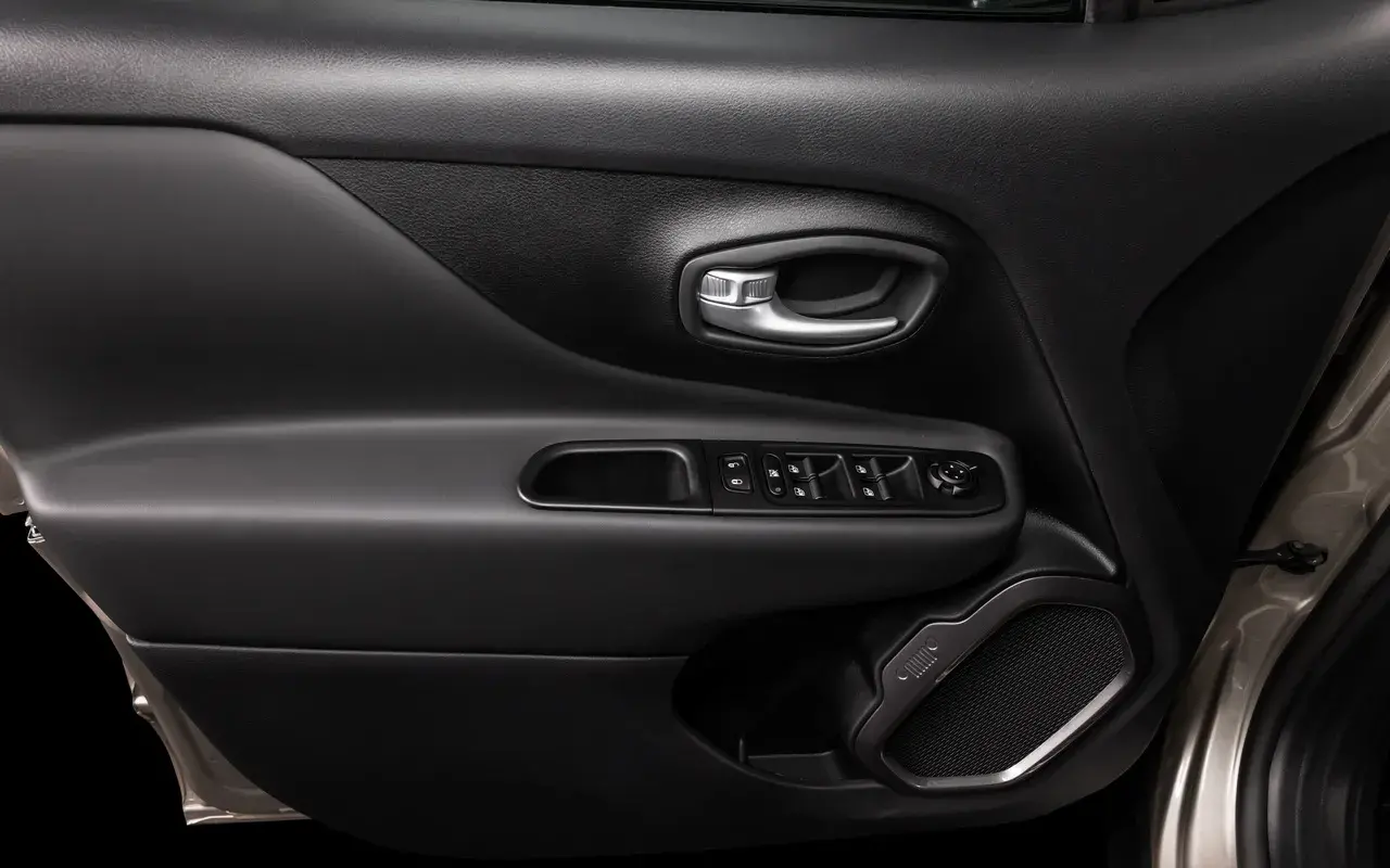 Jeep Renegade Sahara 2025 (12)