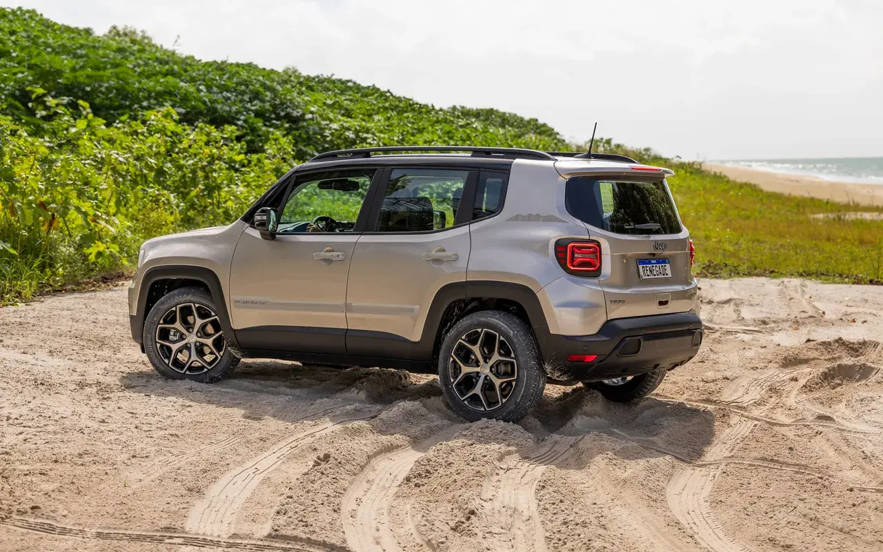 SUV: Jeep Renegade Sahara 2025 (14)