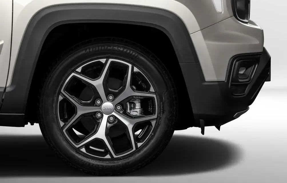 Jeep Renegade Sahara 2025 (7)