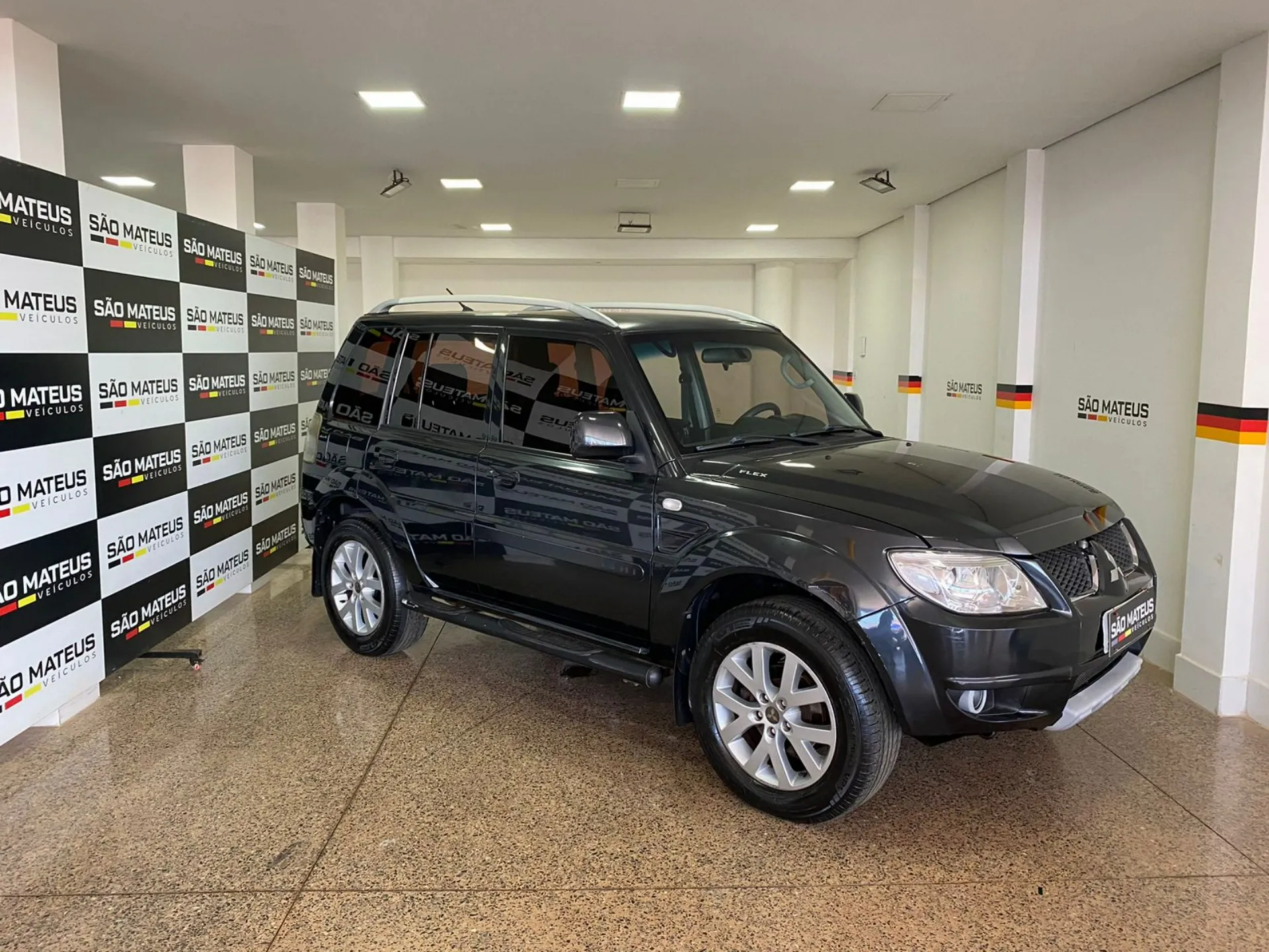 Mitsubishi Pajero Tr4 2 0 4x4 16v 140cv Flex 4p Automatico Wmimagem16060157014