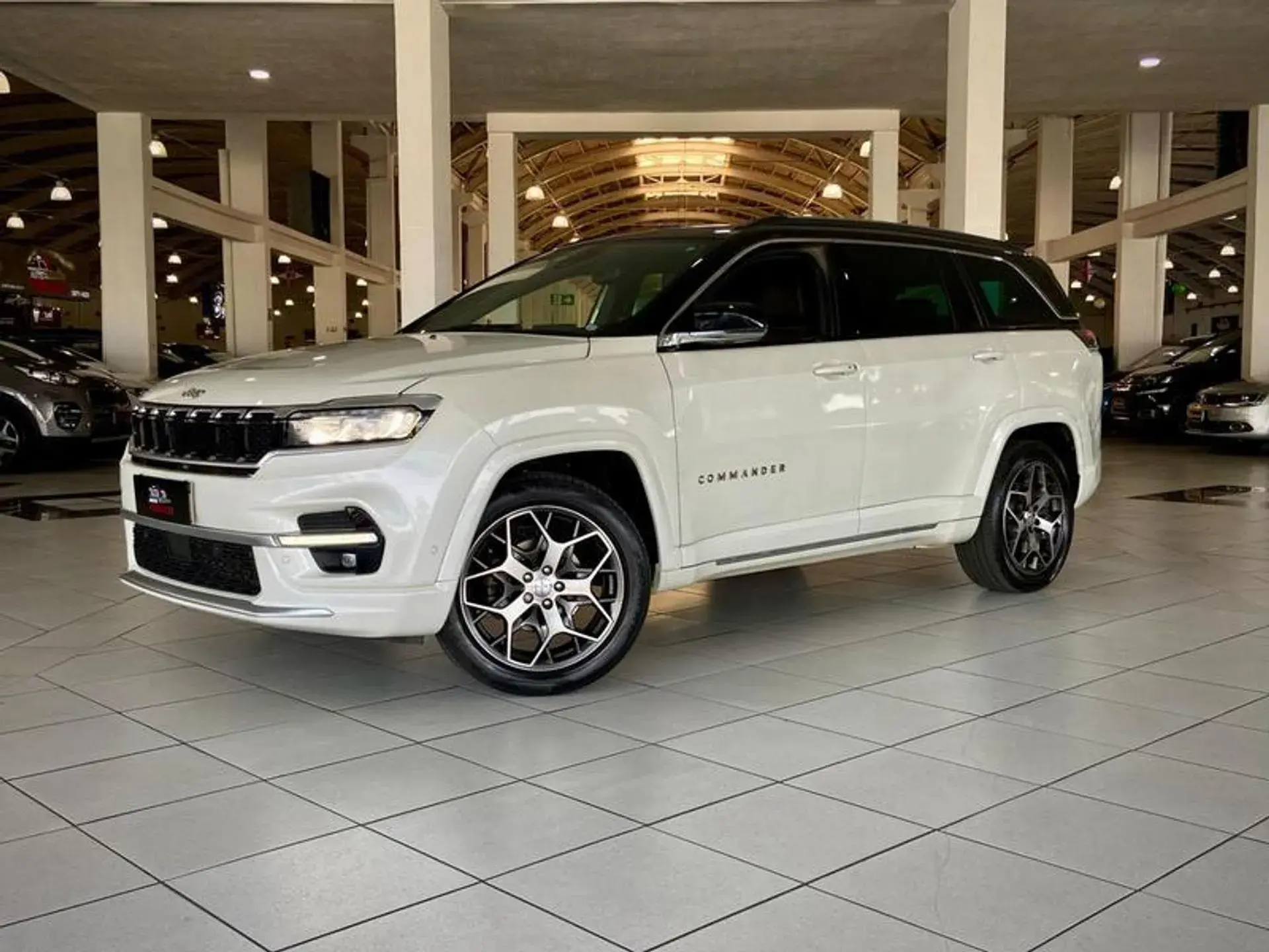 Jeep Commander 1.3 T270 Turbo Flex Overland At6 Wmimagem14383019721