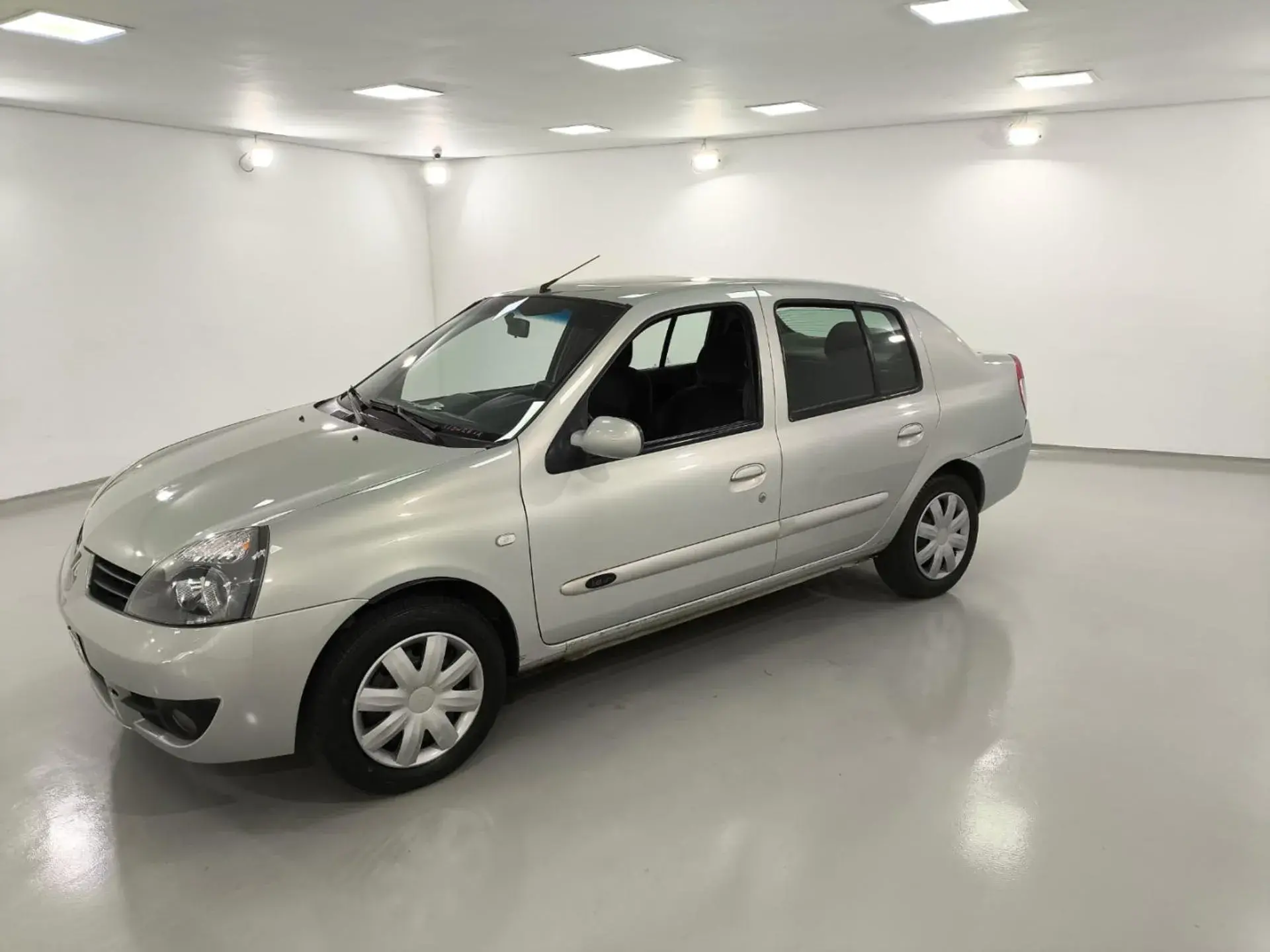 Renault Clio Sedan