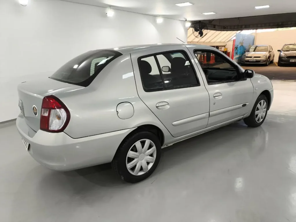 Renault Clio Sedan 02