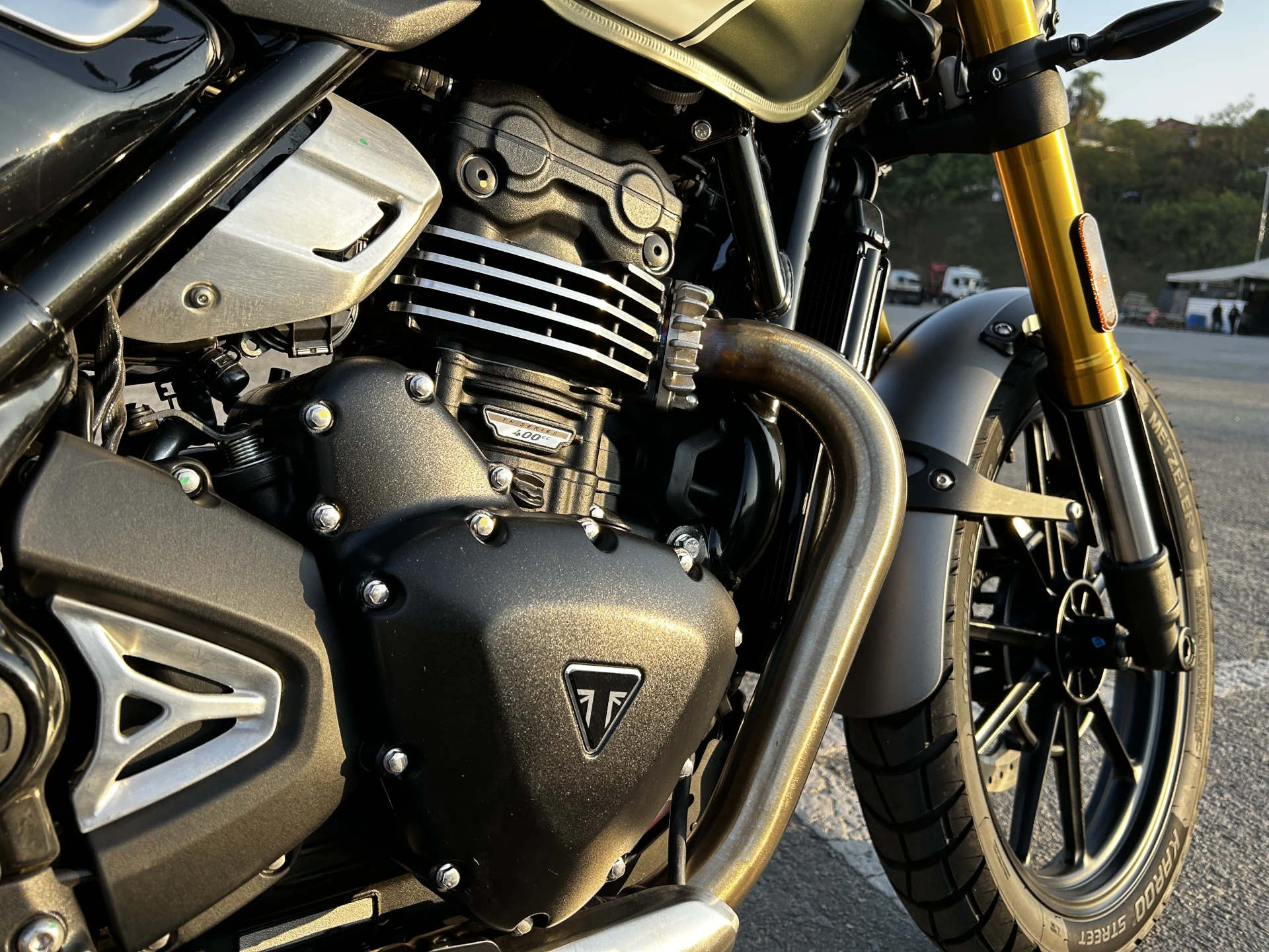 Motor Triumph Scrambler 400x Wm1