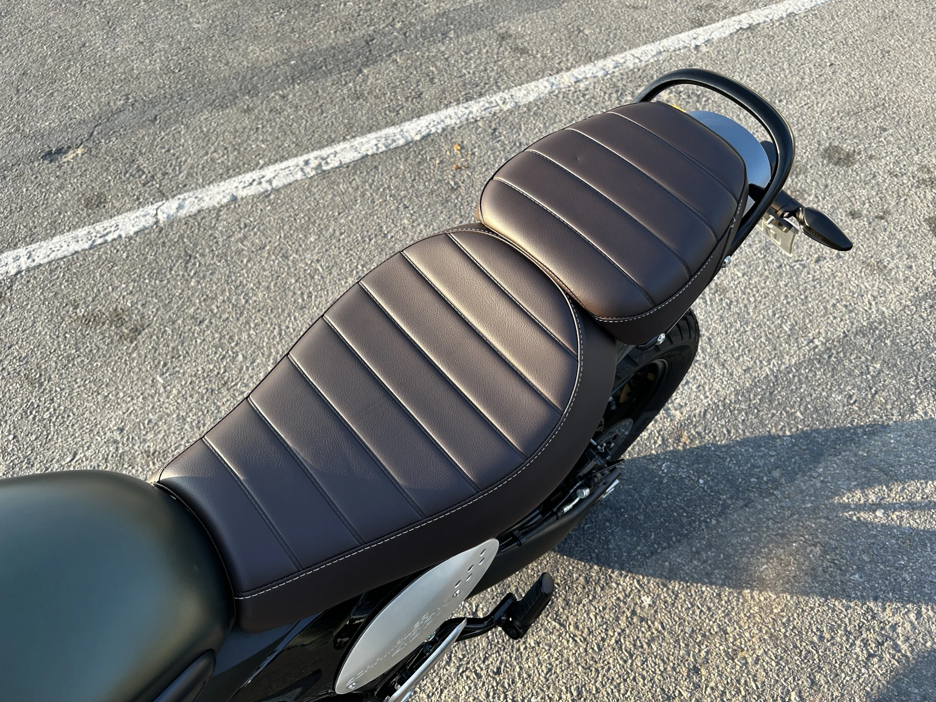 Banco Triumph Scrambler 400x Wm1