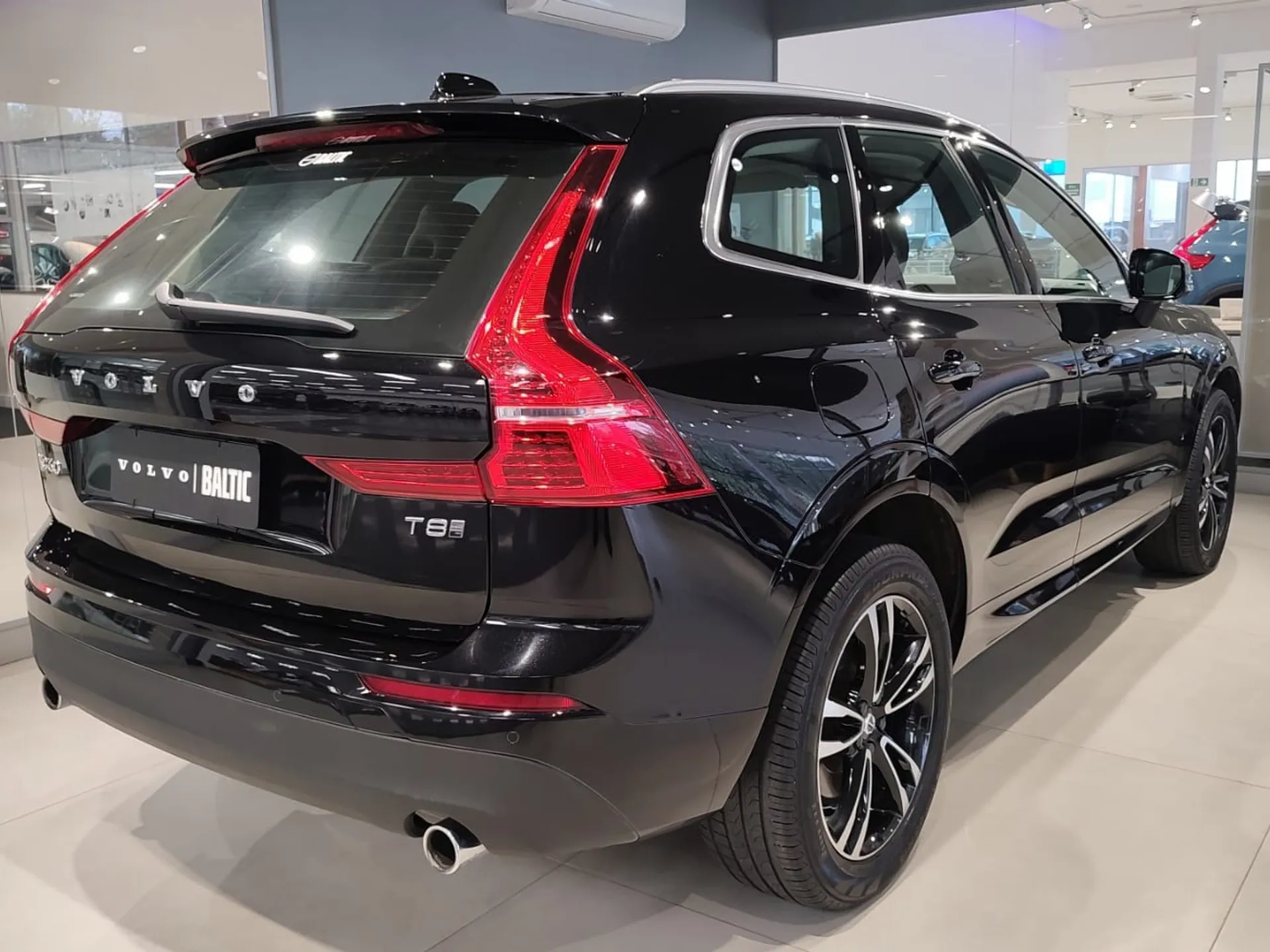 Volvo Xc60 2 0 T8 Hybrid Momentum Awd Geartronic Wmimagem15141268511