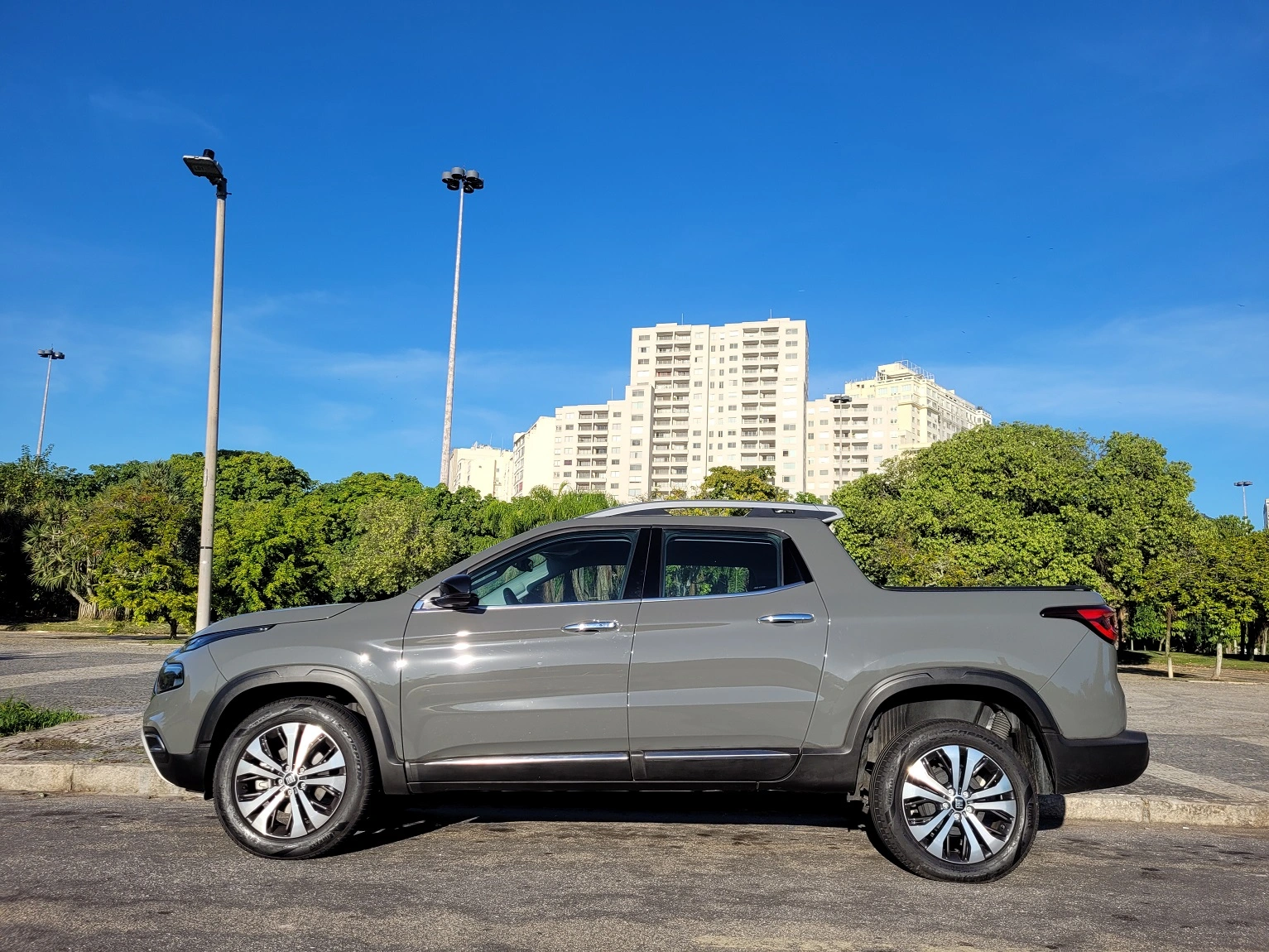 Fiat Toro Volcano 2025 Lateral 2